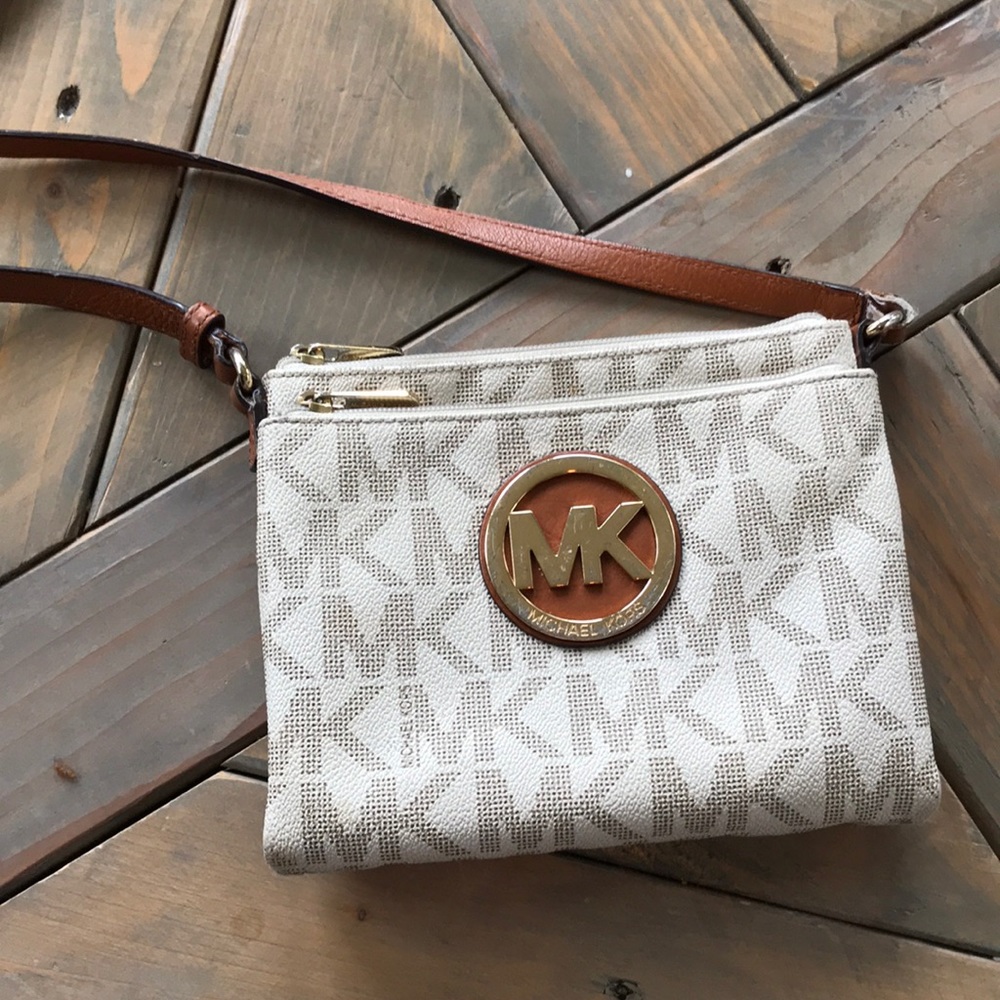 Michael Kors cross body purse